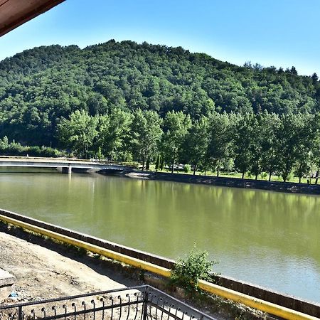 Hotel Ostrov Călimăneşti Exterior foto