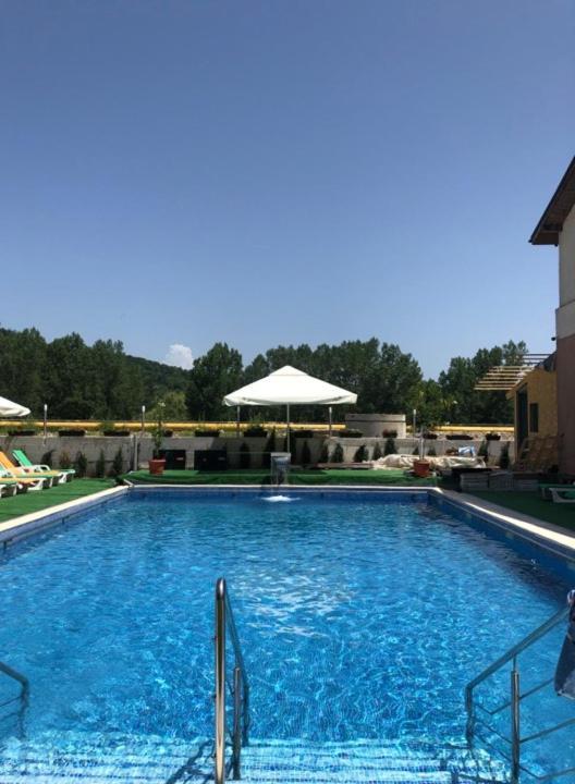 Hotel Ostrov Călimăneşti Exterior foto