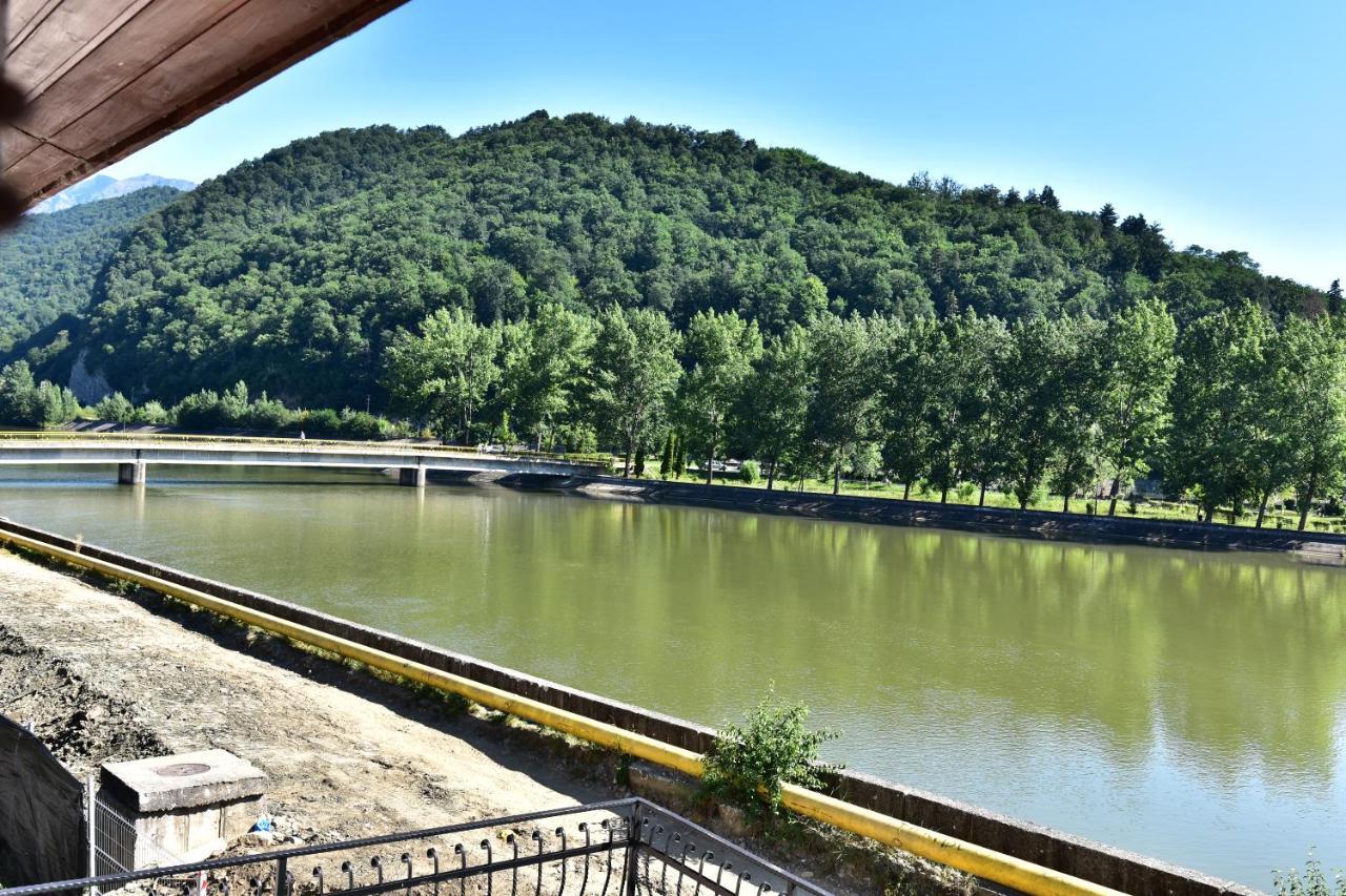 Hotel Ostrov Călimăneşti Exterior foto