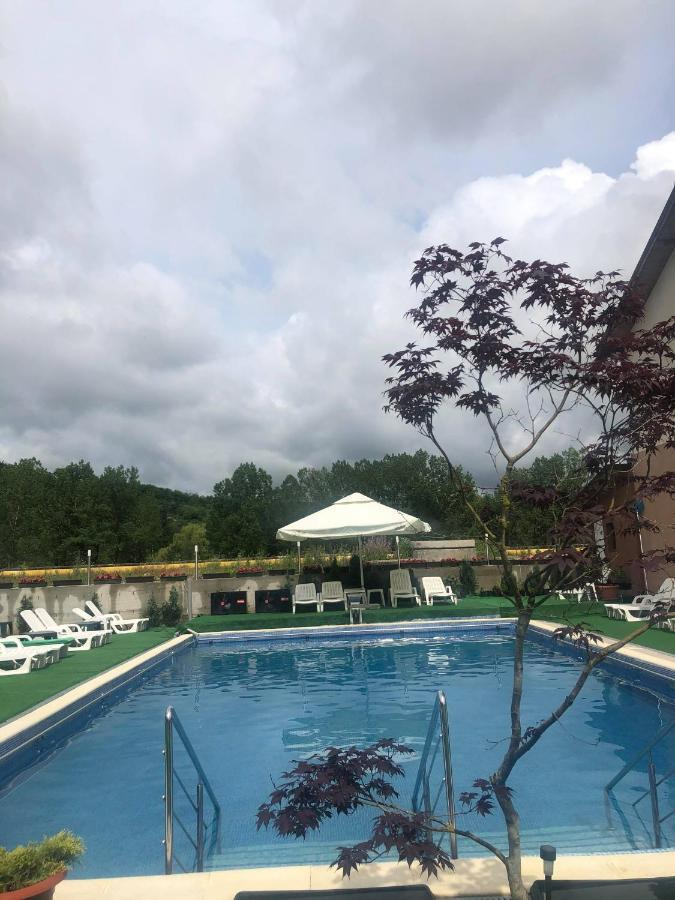 Hotel Ostrov Călimăneşti Exterior foto