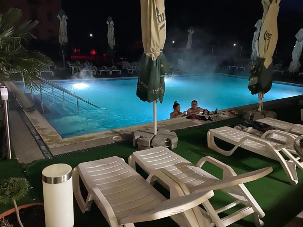 Hotel Ostrov Călimăneşti Exterior foto